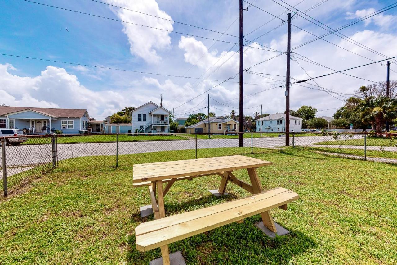 Sea Glass Cottage Galveston Exterior photo