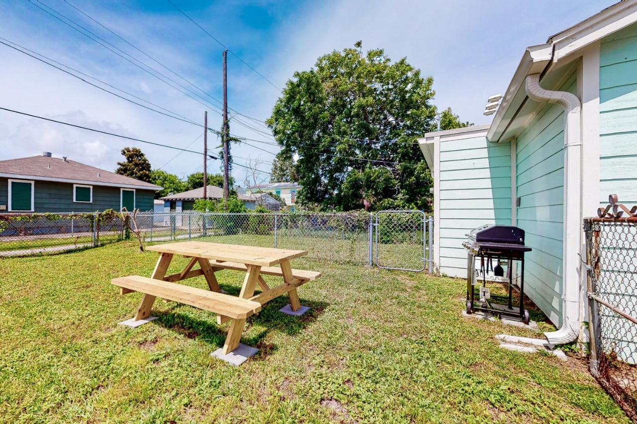 Sea Glass Cottage Galveston Exterior photo